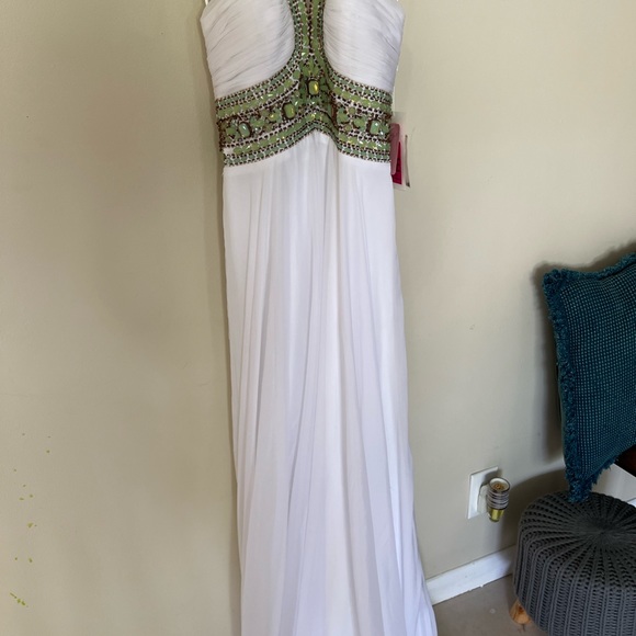 NWT FORMAL HALTER DRESS - Picture 10 of 10